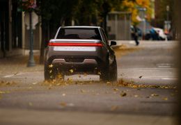 Rivian anuncia lançamento de veículos elétricos aventureiros