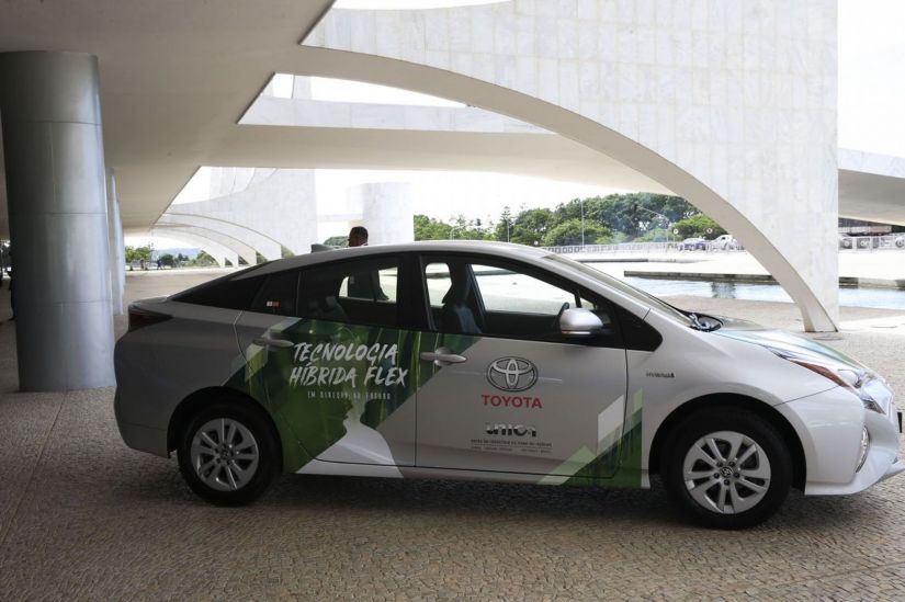 Toyota lança tecnologia nacional para primeiro carro híbrido flex