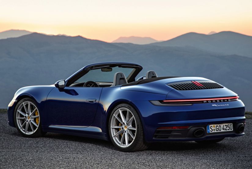 Porsche apresenta 911 Cabriolet e confirma lançamento do veículo no Brasil