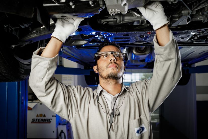 Ford vai testar óculos de realidade aumentada para conserto de carros