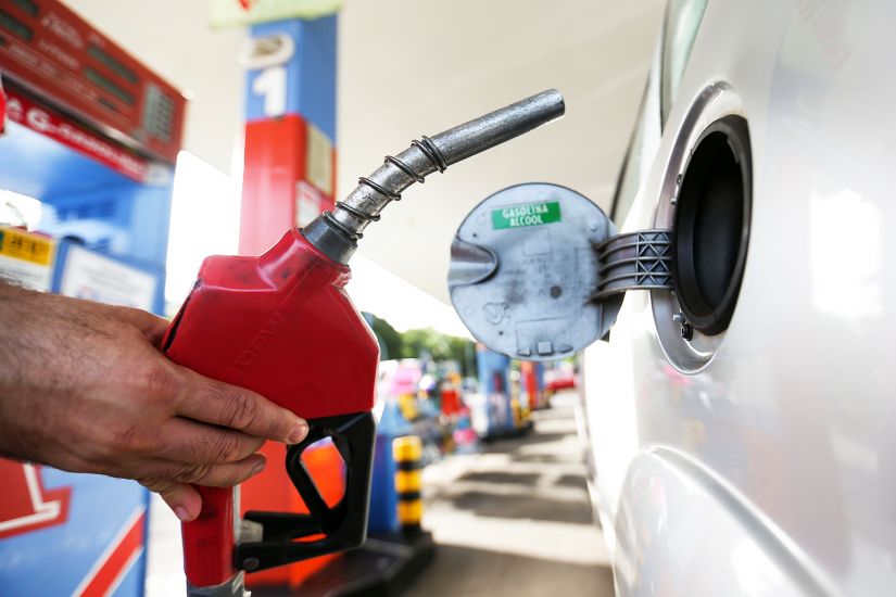 Gasolina tem menor preço médio nas bombas desde janeiro de 2018