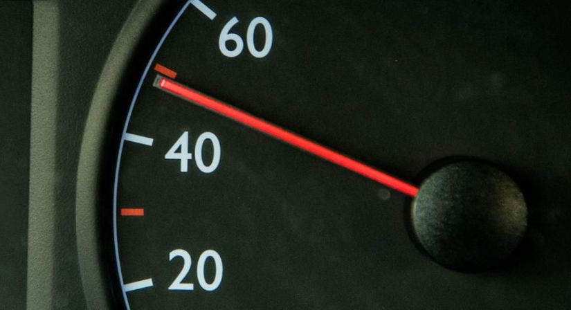 Europa quer limitar velocidades dos carros utilizando sensores