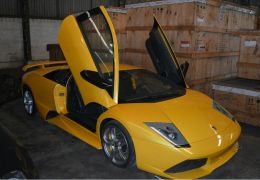 Receita Federal anuncia leilão de Porsche raro e Lamborghini