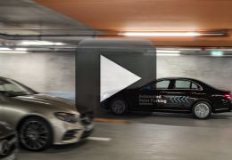 Mercedes-Benz e Bosch lançam serviço de manobrista sem motorista