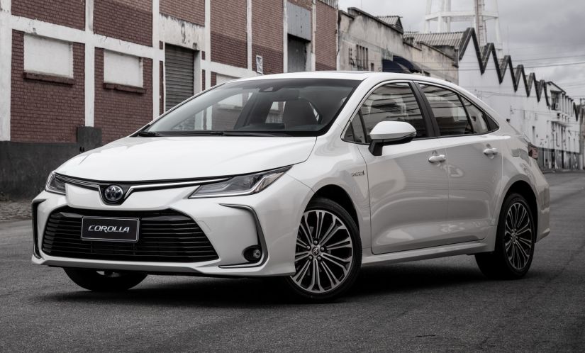 Toyota lança novo Corolla híbrido flex por R$ 124.990