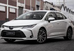 Toyota lança novo Corolla híbrido flex por R$ 124.990