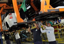 GM e Mercedes-Benz decretam férias coletivas para funcionários no Brasil