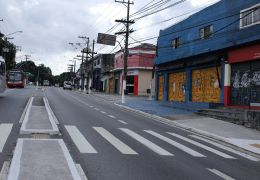 Circulação de carros cai pela metade no Brasil em função do coronavírus