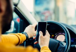 Um quinto dos brasileiros utilizam celular ao volante