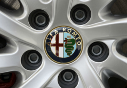 Alfa Romeo promete primeiro veículo elétrico para o ano de 2022