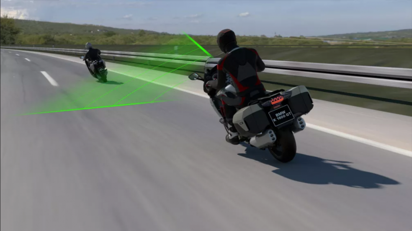 BMW anuncia novos sistemas adaptativos de velocidade para motos