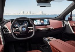 BMW lança nova central de entretenimento iDrive 8.0