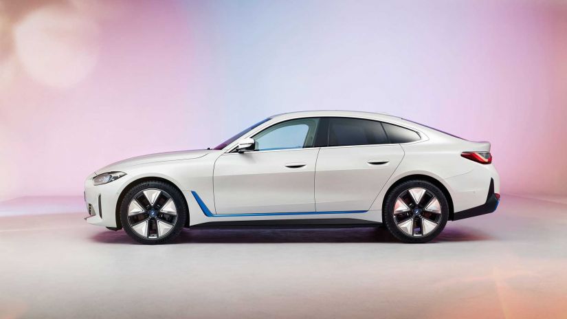 BMW apresenta sedan elétrico i4 com até 590 km de autonomia