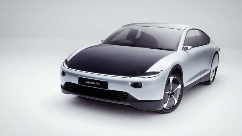 1º carro elétrico solar de produção em série deve estrear em 2024
