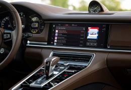 Porsche terá sistema que personaliza música com base no jeito de dirigir
