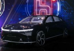 Fabricante do iPhone apresenta três novos carros elétricos