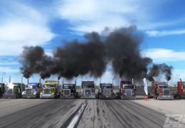 Caminhões com mais de 1.000 cv disputam corrida de arrancada