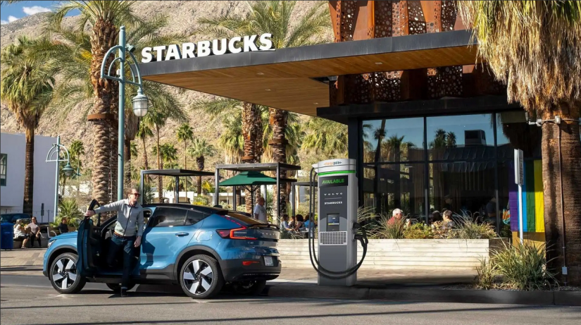 Starbucks fecha parceria com Volvo nos EUA para instalação de pontos de recarga