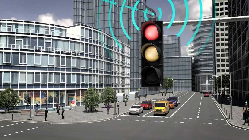 Ford trabalha em tecnologia que conecta semáforos inteligentes com carros