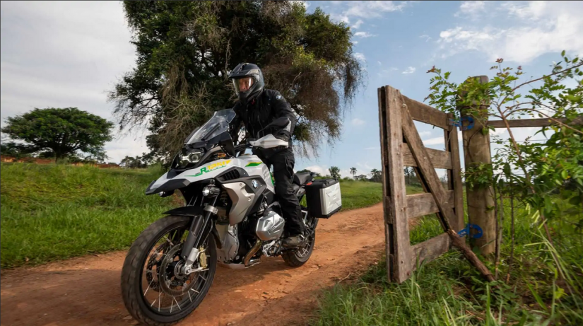 BMW oferece descontos em modelos de motos nas concessionárias brasileiras