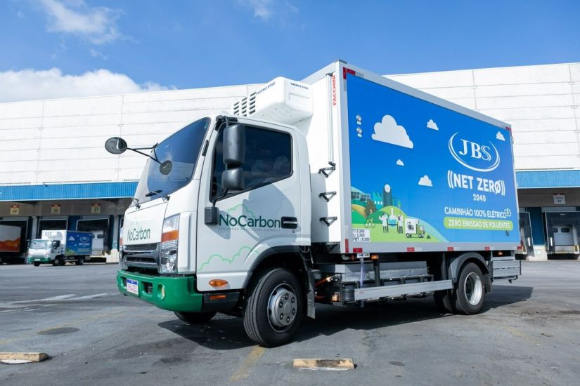 JBS cria empresa de aluguel de caminhões frigoríficos elétricos da JAC