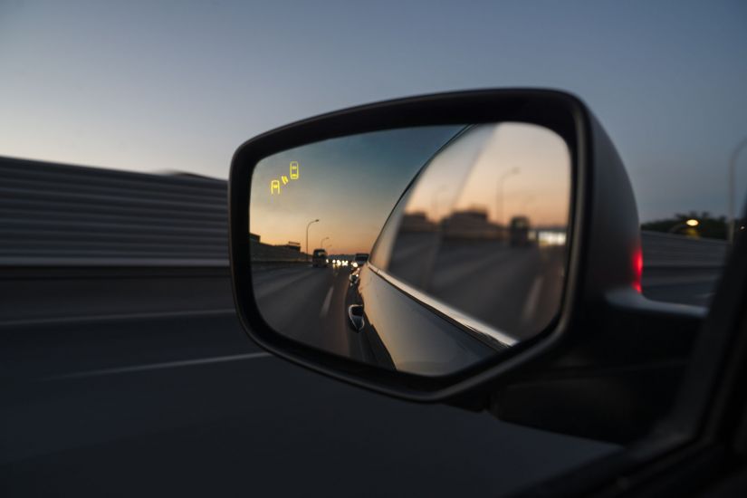Projeto de lei pode tornar obrigatório alerta de ponto cego nos carros brasileiros