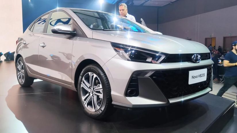 Hyundai HB20S 2023 terá novas lanternas e abertura do porta-malas por aproximação