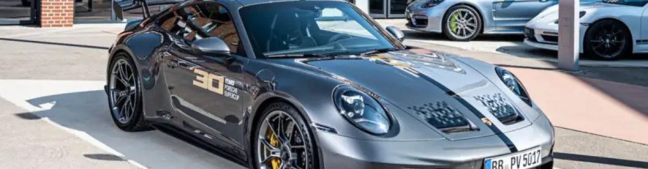 Porsche apresenta versão única do 911 GT3 com carroceria multicor