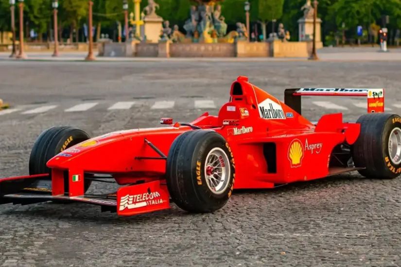 Ferrari V10 conduzida por Michael Schumacher vai à leilão