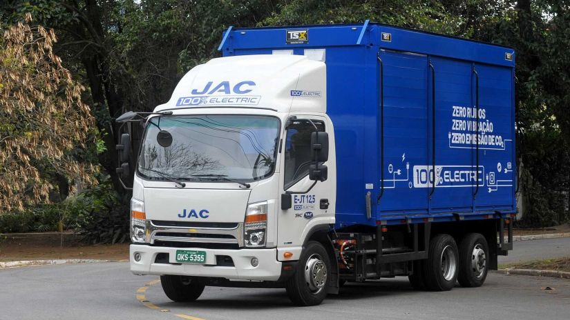 JAC lança novo modelo de caminhão elétrico no Brasil