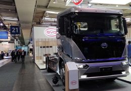 BYD apresenta caminhões e ônibus elétricos com bateira de lâmina ultrassegura