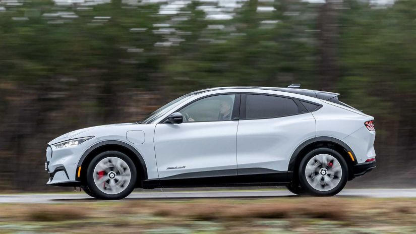Ford confirma Mustang Mach-E e E-Transit para o mercado brasileiro em 2023