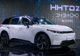 Foxconn apresente 3 modelos próprios de carros elétricos