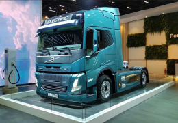 Volvo apresenta novo modelo de caminhão elétrico na Fenatran
