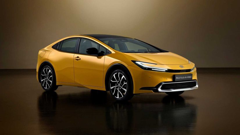 Novo Prius 2023 chega mais bonito e com painel solar