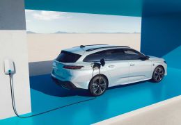 Peugeot deve lançar mais 2 carros elétricos no Brasil em 2023