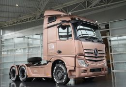 Mercedes-Benz apresenta caminhão feito para mulheres