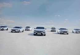 Peugeot lançará 5 novos carros elétricos até 2025