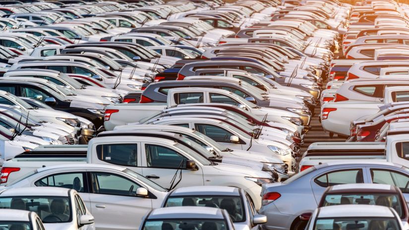 Vendas de veículos novos caem em fevereiro de 2023 no Brasil. Confira os mais vendidos