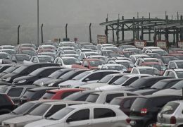 Governo quer reduzir impostos sobre carros de até R$ 100 mil