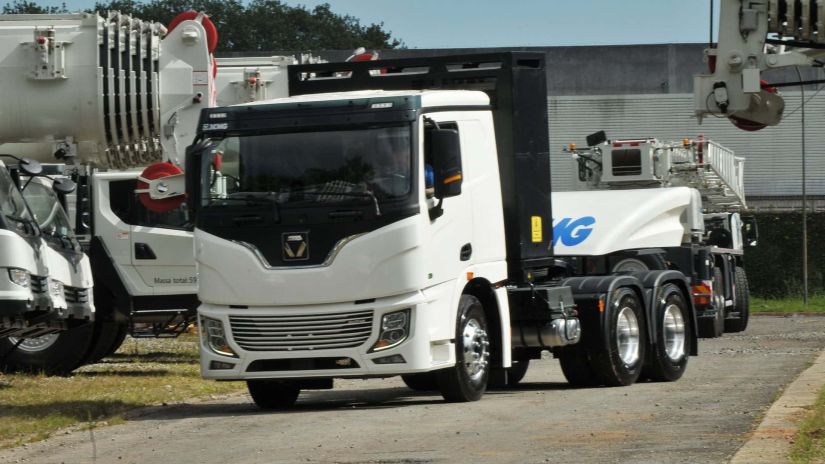 XCMG lança primeiro caminhão elétrico rodoviário do Brasil