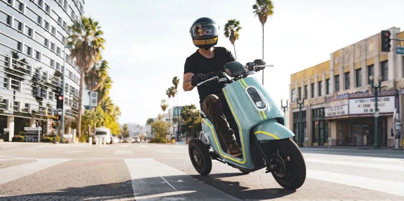 Empresa americana lança triciclo elétrico com cara de Vespa