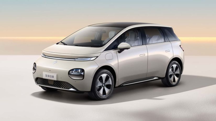 GM laça novo carro elétrico Baojun Cloud na China