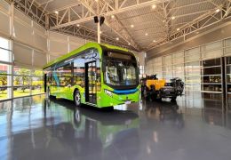 Mercedes-Benz começa produção de ônibus 100% elétrico no Brasil