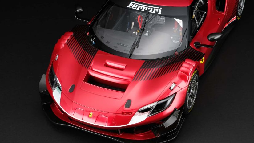 Miniatura de Ferrari 296 GT3 é vendida por cerca de R$ 88 mil