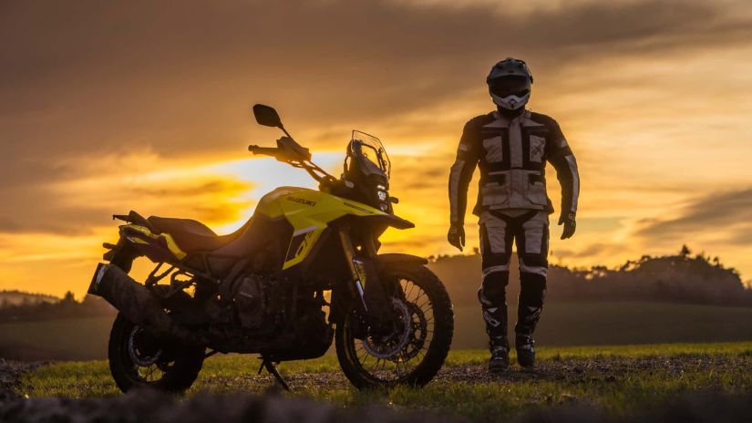 Novas motos V-Strom 800 DE e GSX-8S chegam ao Brasil