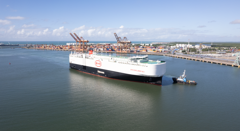 Navio da BYD desembarca no Brasil com 5 mil carros