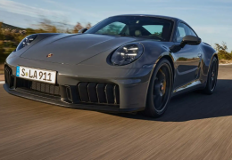 Porsche revela novo 911 híbrido e projeta lançamento para o final do ano