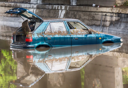 Carros inundados podem ser recuperados? Saiba o que fazer