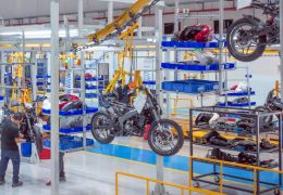 Bajaj comemora marca de 10 mil motos vendidas no Brasil